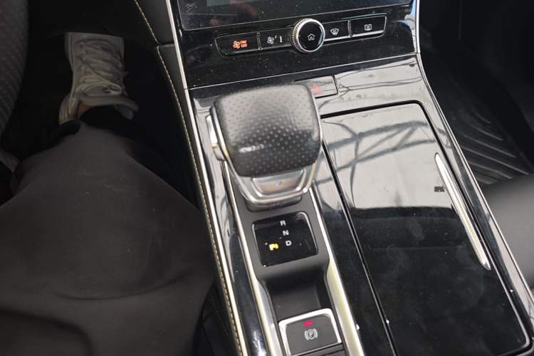 Used Roewe i6 MAX New Energy 2022 EV 500 Grand Touring Edition with Sunroof Gear Lever