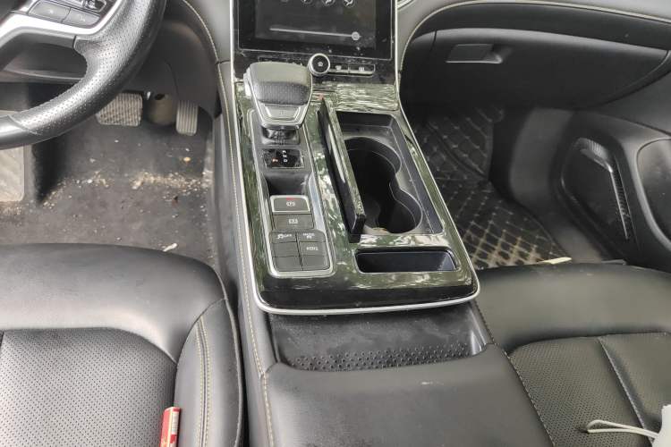 Used Roewe i6 MAX New Energy 2022 EV 600 Grand Touring Edition with Skyroof Gear Lever