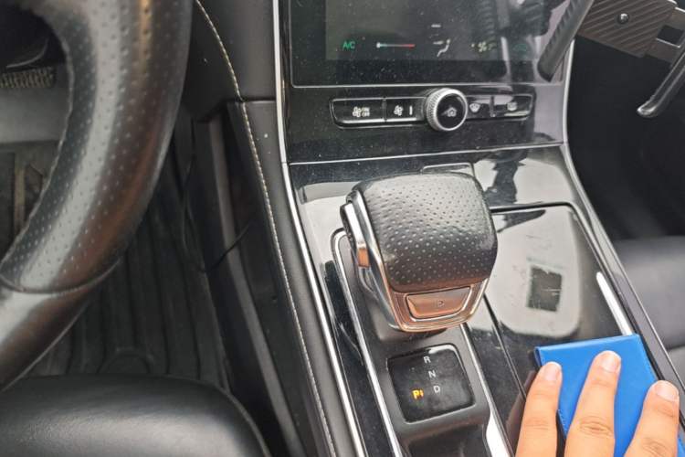 Used Roewe i6 MAX New Energy 2022 EV 500 Grand Touring Edition with Sunroof Gear Lever