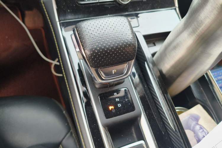 Used Roewe i6 MAX New Energy 2022 EV 500 Grand Touring Edition with Sunroof Gear Lever