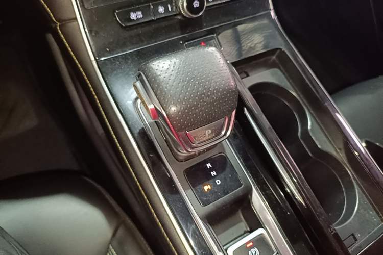 Used Roewe i6 MAX New Energy 2022 EV 600 Grand Touring Edition with Skyroof Gear Lever