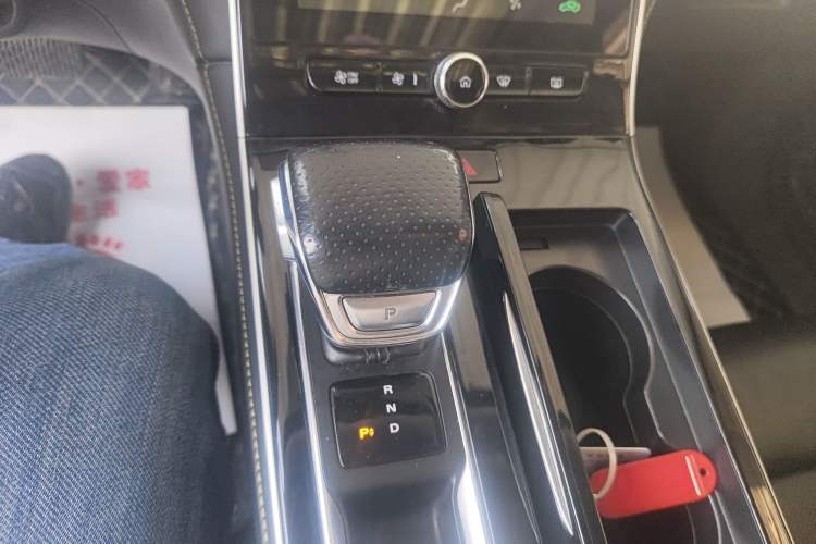 Used Roewe i6 MAX New Energy 2022 EV 500 Grand Touring Edition with Sunroof Gear Lever