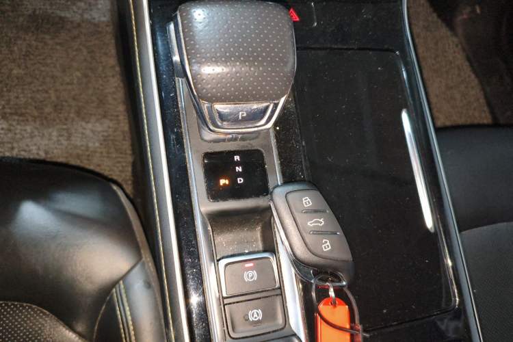 Used Roewe i6 MAX New Energy 2022 EV 500 Grand Touring Edition with Sunroof Gear Lever