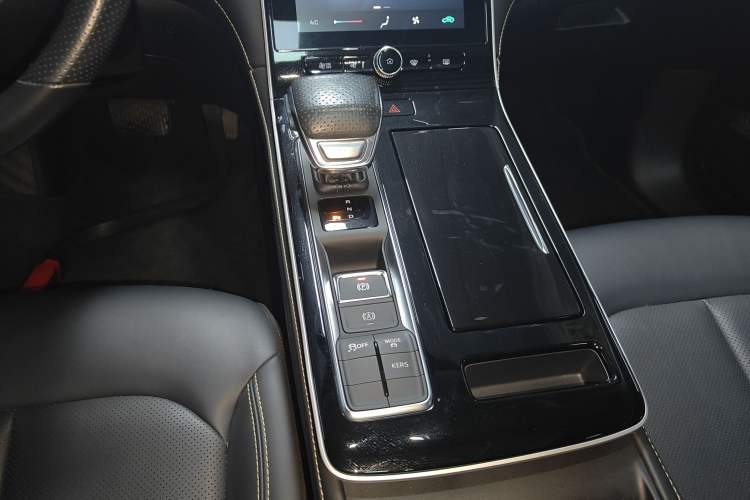Used Roewe i6 MAX New Energy 2022 EV 500 Grand Touring Edition with Sunroof Gear Lever