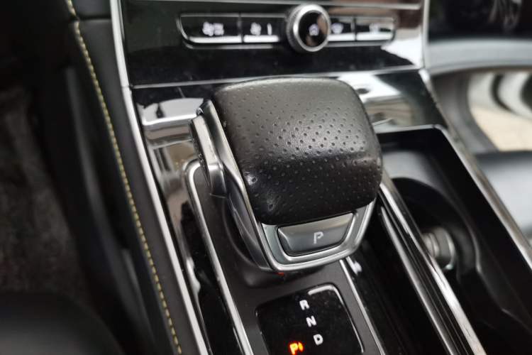 Used Roewe i6 MAX New Energy 2022 EV 600 Grand Touring Edition with Skyroof Gear Lever