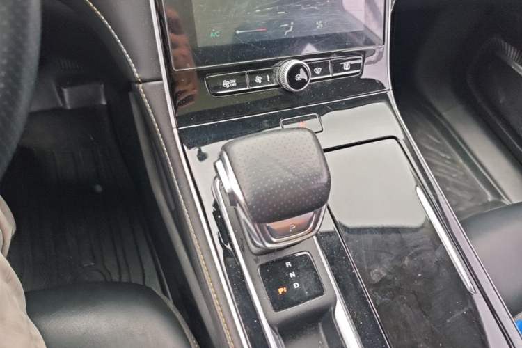Used Roewe i6 MAX New Energy 2022 EV 500 Grand Touring Edition with Sunroof Gear Lever