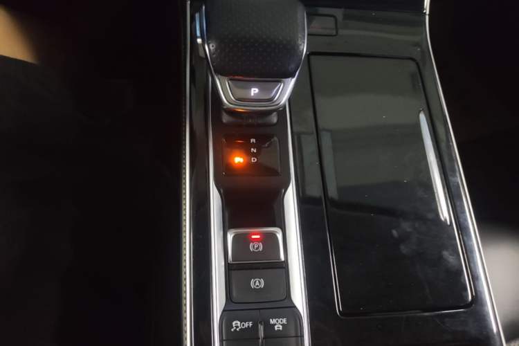 Used Roewe i6 MAX New Energy 2022 EV 500 Grand Touring Edition with Sunroof Gear Lever