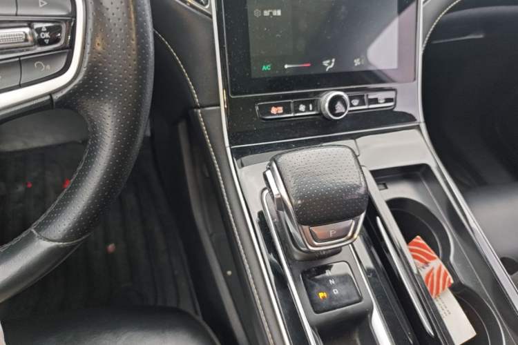 Used Roewe i6 MAX New Energy 2022 EV 500 Grand Touring Edition with Sunroof Gear Lever