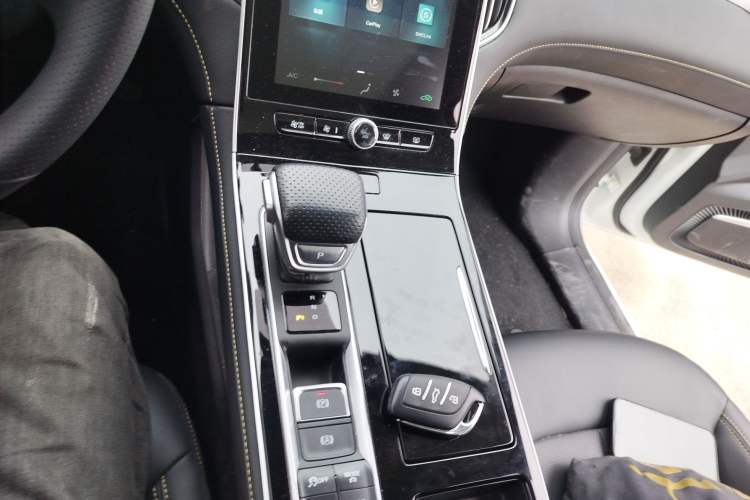 Used Roewe i6 MAX New Energy 2022 EV 500 Grand Touring Edition with Sunroof Gear Lever