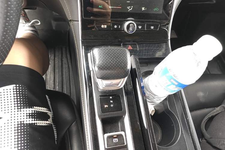 Used Roewe i6 MAX New Energy 2022 EV 500 Grand Touring Edition with Sunroof Gear Lever