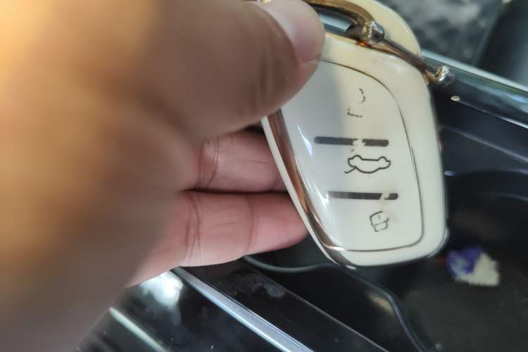 Used Roewe i6 MAX New Energy 2022 EV 600 Grand Touring Edition with Skyroof Interior 1