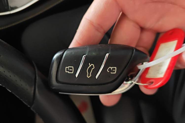 Used Roewe i6 MAX New Energy 2022 EV 500 Grand Touring Edition with Sunroof Interior 1