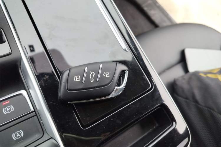 Used Roewe i6 MAX New Energy 2022 EV 500 Grand Touring Edition with Sunroof Interior 1