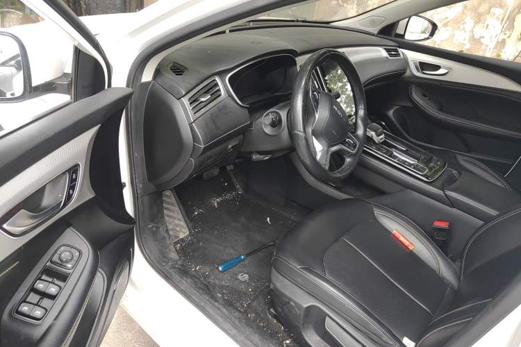 Used Roewe i6 MAX New Energy 2022 EV 600 Grand Touring Edition with Skyroof Interior 3