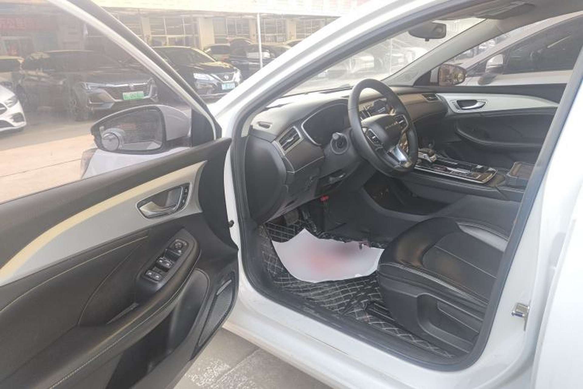 Used Roewe i6 MAX New Energy 2022 EV 500 Grand Touring Edition with Sunroof Interior 3