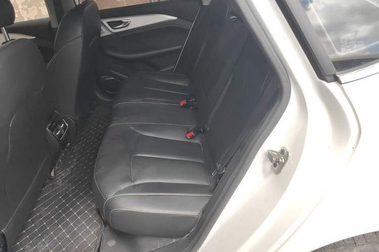 Used Roewe i6 MAX New Energy 2022 EV 600 Grand Touring Edition with Skyroof Interior 4