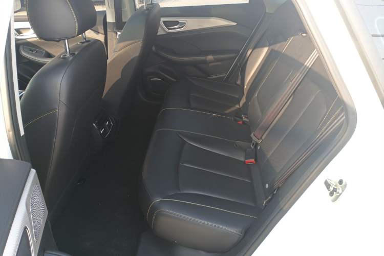 Used Roewe i6 MAX New Energy 2022 EV 500 Grand Touring Edition with Sunroof Interior 4