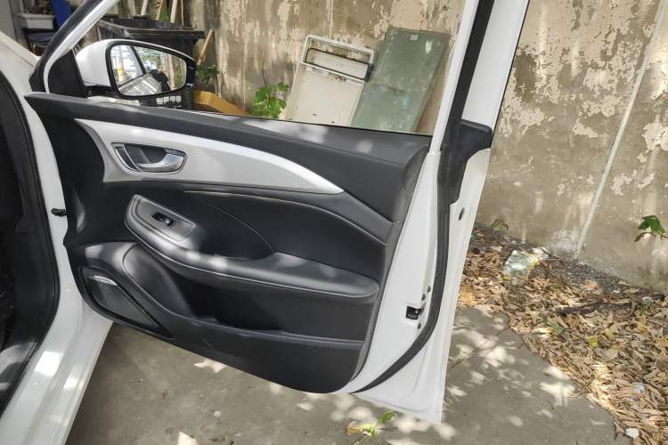 Used Roewe i6 MAX New Energy 2022 EV 600 Grand Touring Edition with Skyroof Interior 5