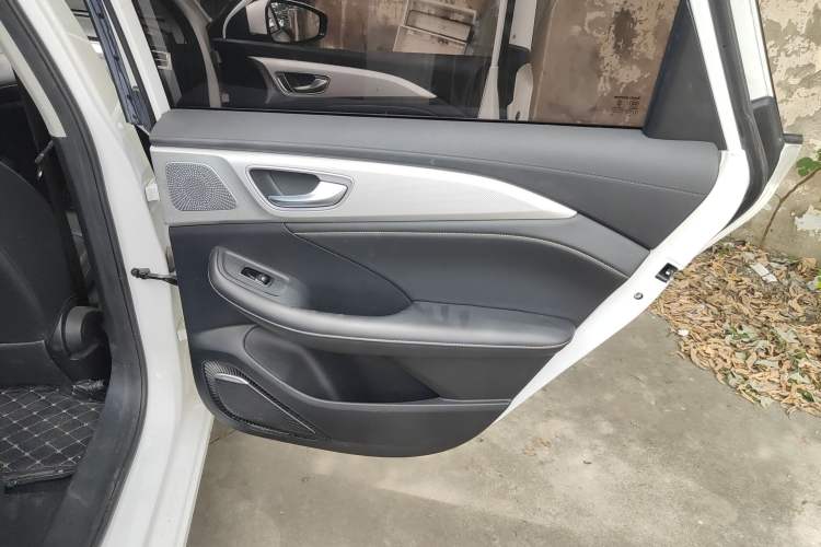 Used Roewe i6 MAX New Energy 2022 EV 600 Grand Touring Edition with Skyroof Interior 6