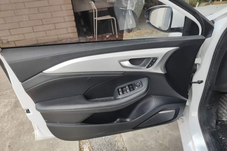 Used Roewe i6 MAX New Energy 2022 EV 600 Grand Touring Edition with Skyroof Interior 7