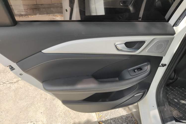 Used Roewe i6 MAX New Energy 2022 EV 600 Grand Touring Edition with Skyroof Interior 8