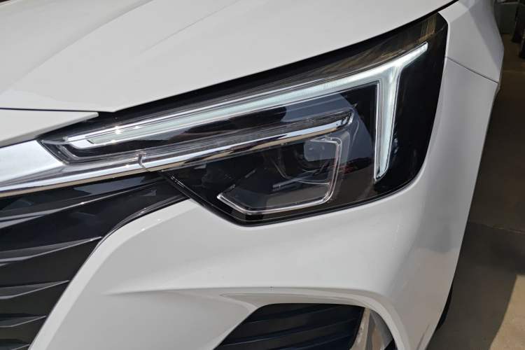 Used Roewe i6 MAX New Energy 2022 EV 500 Grand Touring Edition with Sunroof Left Front Headlight