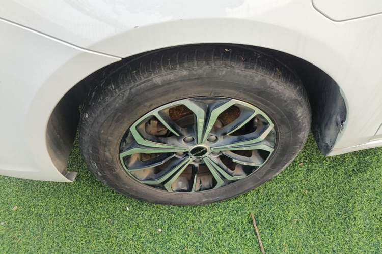 Used Roewe i6 MAX New Energy 2022 EV 600 Grand Touring Edition with Skyroof Left Front Wheel Hub