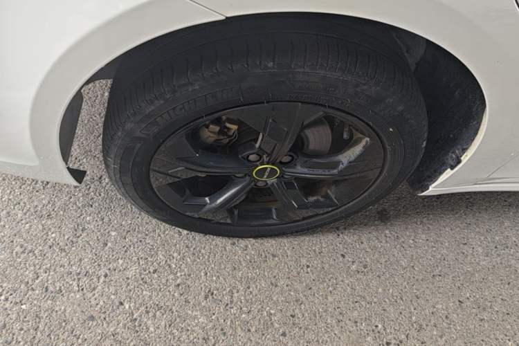 Used Roewe i6 MAX New Energy 2022 EV 600 Skyroof Flagship Edition Left Front Wheel Hub