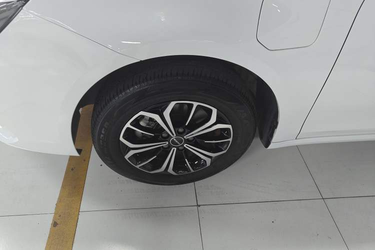 Used Roewe i6 MAX New Energy 2022 EV 500 Grand Touring Edition with Sunroof Left Front Wheel Hub