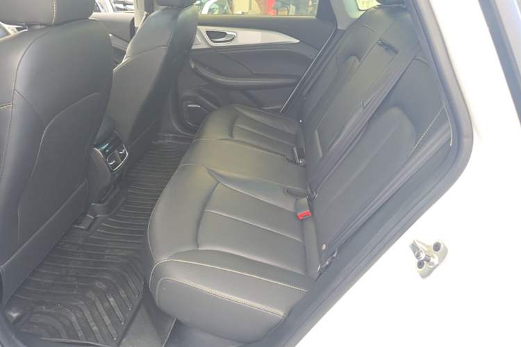 Used Roewe i6 MAX New Energy 2022 EV 500 Grand Touring Edition with Sunroof Left Rear Seat