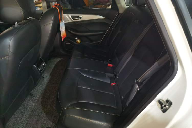 Used Roewe i6 MAX New Energy 2022 EV 500 Grand Touring Edition with Sunroof Left Rear Seat