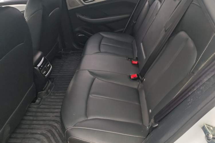Used Roewe i6 MAX New Energy 2022 EV 500 Grand Touring Edition with Sunroof Left Rear Seat