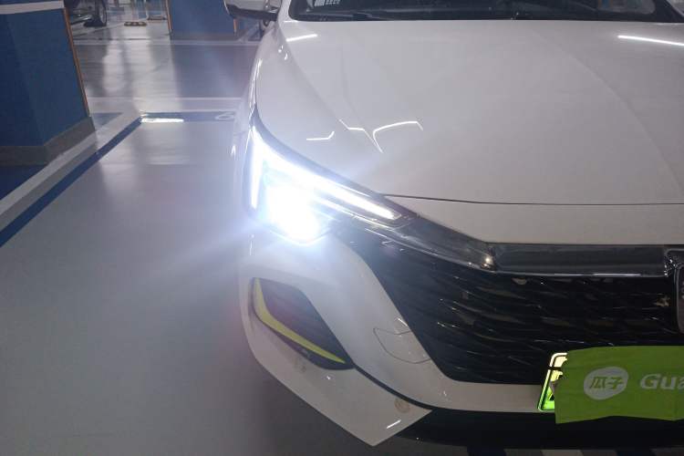 Used Roewe i6 MAX New Energy 2022 EV 600 Skyroof Flagship Edition Right Front Headlight