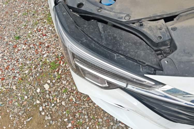 Used Roewe i6 MAX New Energy 2022 EV 500 Grand Touring Edition with Sunroof Right Front Headlight