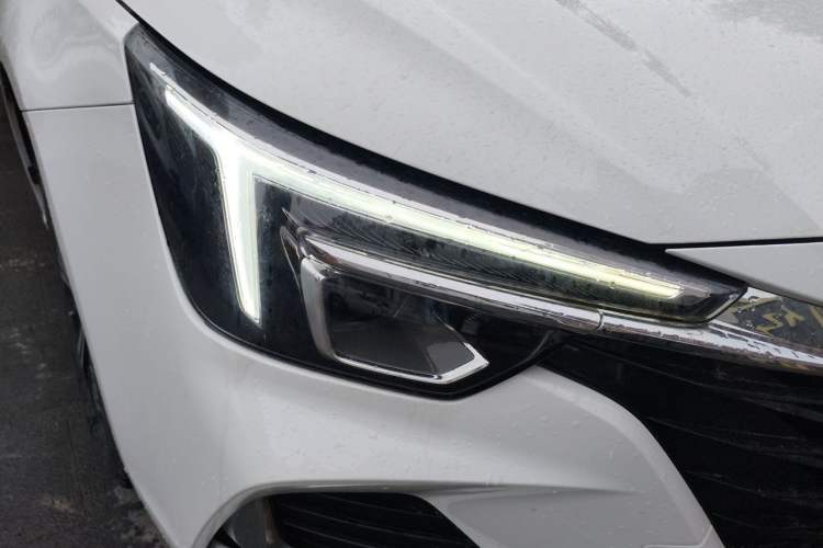 Used Roewe i6 MAX New Energy 2022 EV 500 Grand Touring Edition with Sunroof Right Front Headlight
