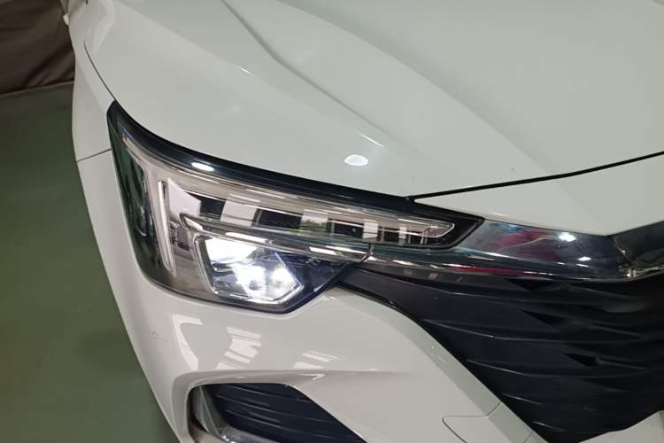 Used Roewe i6 MAX New Energy 2022 EV 600 Grand Touring Edition with Skyroof Right Front Headlight