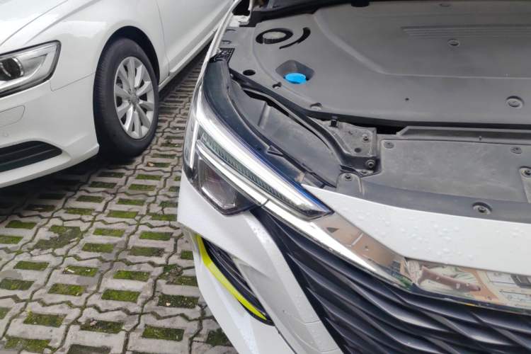 Used Roewe i6 MAX New Energy 2022 EV 500 Skyroof Flagship Edition Right Front Headlight