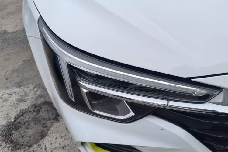 Used Roewe i6 MAX New Energy 2022 EV 500 Skyroof Flagship Edition Right Front Headlight