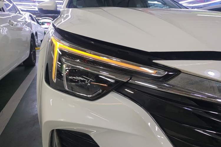 Used Roewe i6 MAX New Energy 2022 EV 500 Grand Touring Edition with Sunroof Right Front Headlight