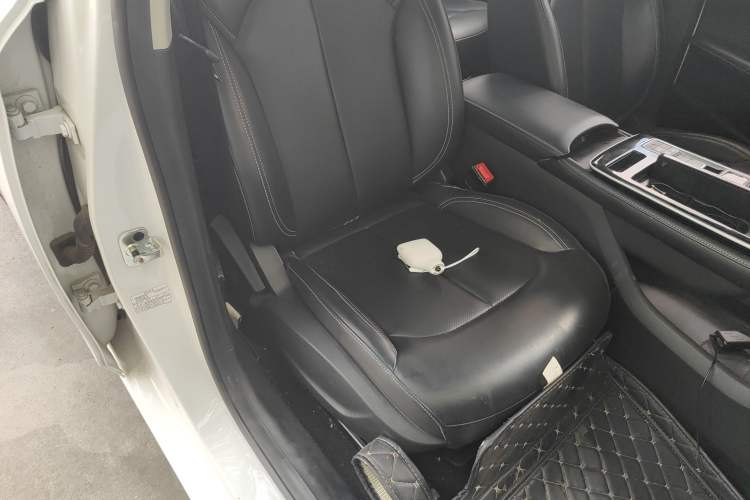 Used Roewe i6 MAX New Energy 2022 EV 600 Grand Touring Edition with Skyroof Right Front Seat