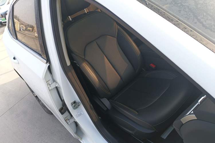 Used Roewe i6 MAX New Energy 2022 EV 500 Grand Touring Edition with Sunroof Right Front Seat