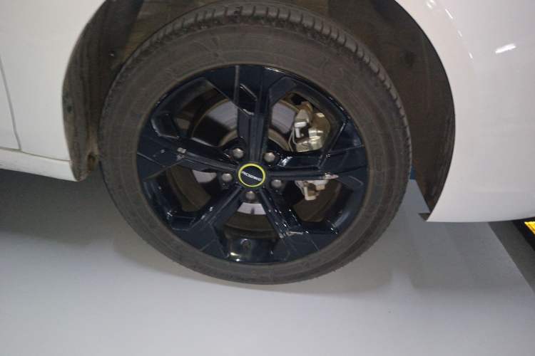 Used Roewe i6 MAX New Energy 2022 EV 600 Skyroof Flagship Edition Right Front Wheel Hub