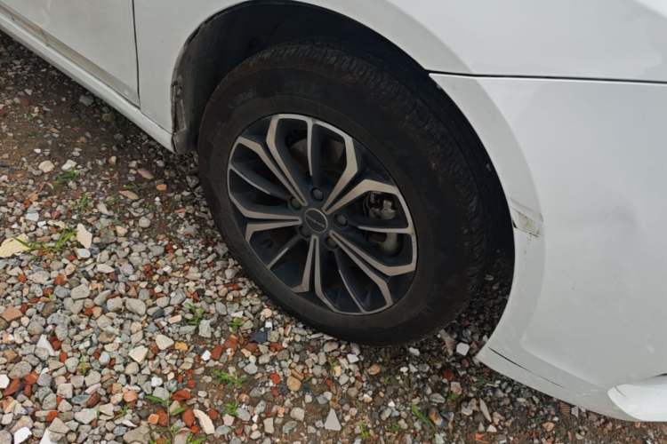 Used Roewe i6 MAX New Energy 2022 EV 500 Grand Touring Edition with Sunroof Right Front Wheel Hub