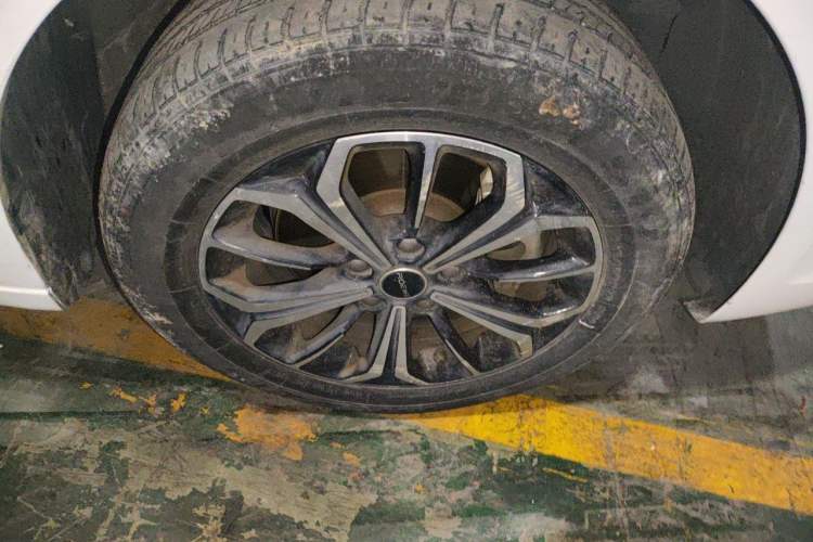 Used Roewe i6 MAX New Energy 2022 EV 500 Grand Touring Edition with Sunroof Right Front Wheel Hub
