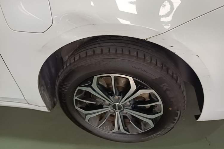 Used Roewe i6 MAX New Energy 2022 EV 600 Grand Touring Edition with Skyroof Right Front Wheel Hub