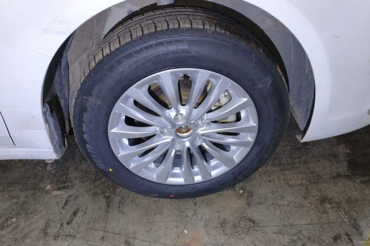 Used Roewe i6 MAX New Energy 2022 EV 500 Grand Touring Edition with Sunroof Right Front Wheel Hub