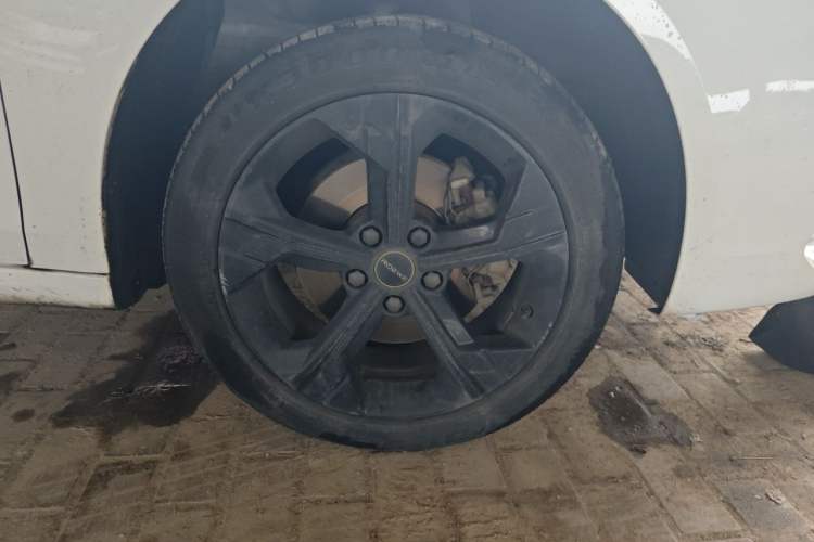 Used Roewe i6 MAX New Energy 2022 EV 600 Skyroof Flagship Edition Right Front Wheel Hub