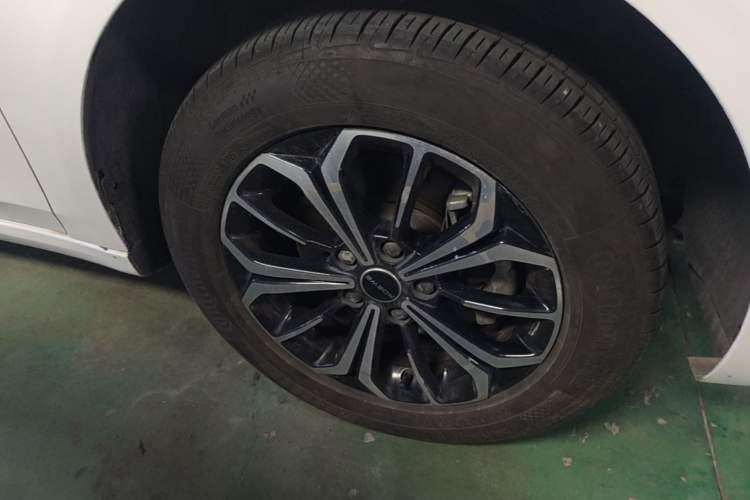 Used Roewe i6 MAX New Energy 2022 EV 500 Grand Touring Edition with Sunroof Right Front Wheel Hub