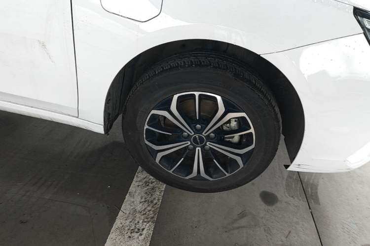 Used Roewe i6 MAX New Energy 2022 EV 500 Grand Touring Edition with Sunroof Right Front Wheel Hub