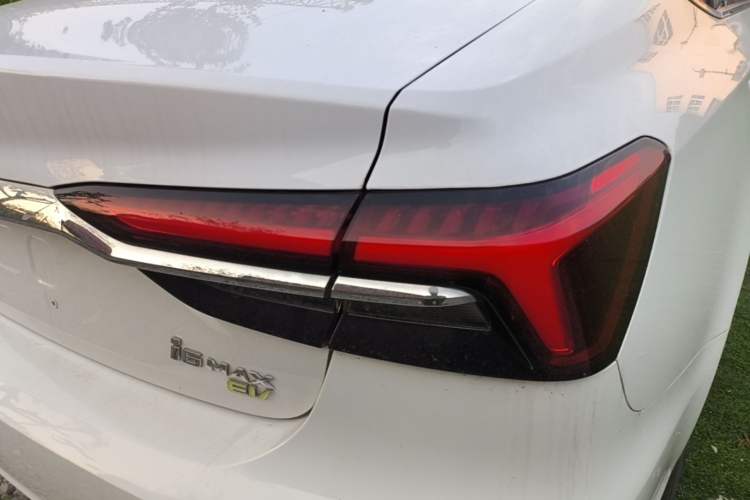 Used Roewe i6 MAX New Energy 2022 EV 600 Grand Touring Edition with Skyroof Right Rear Taillight
